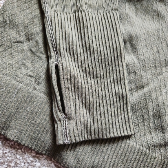 Lululemon rest less long-sleeved pullover, olive, 6 - Picture 3 of 3